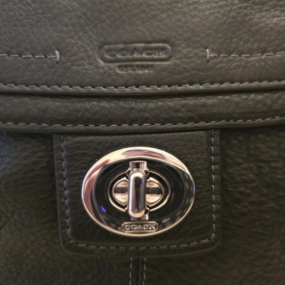 Coach NWT Authentic Black Leather Shoulder Bag, Turnlock Pocket - Picture 3 of 12